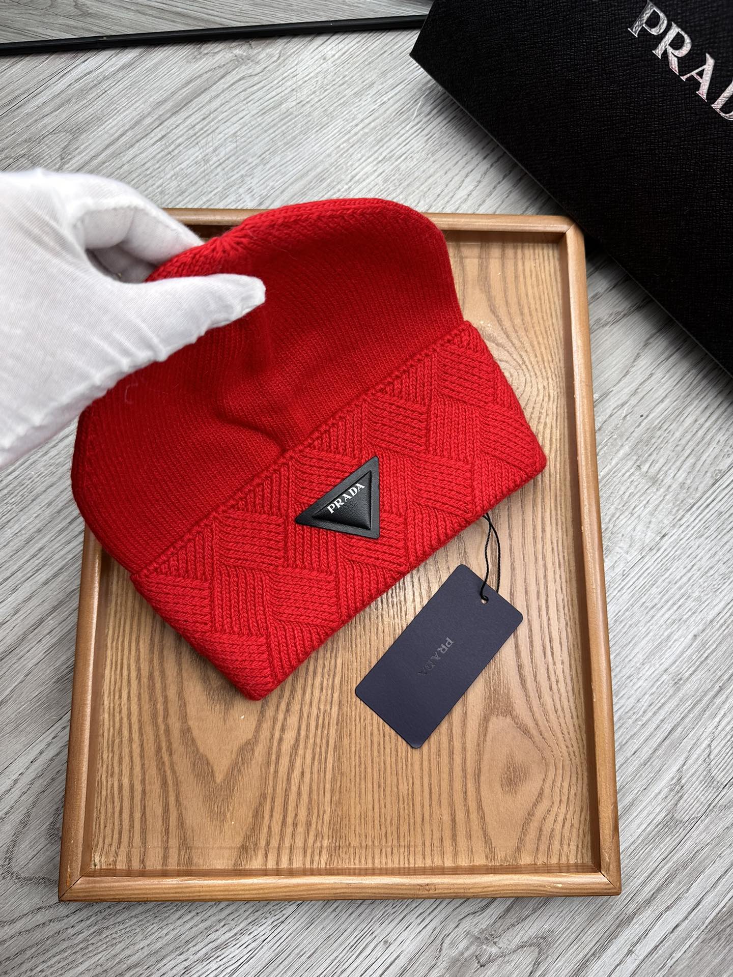 PRADA BEANIE HAT IN CHERRY RED WOOL AND RABBIT FUR 342036
