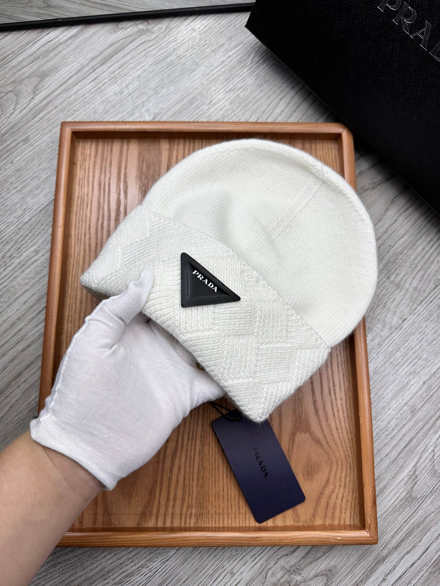 PRADA BEANIE HAT IN WHITE WOOL AND RABBIT FUR 342037