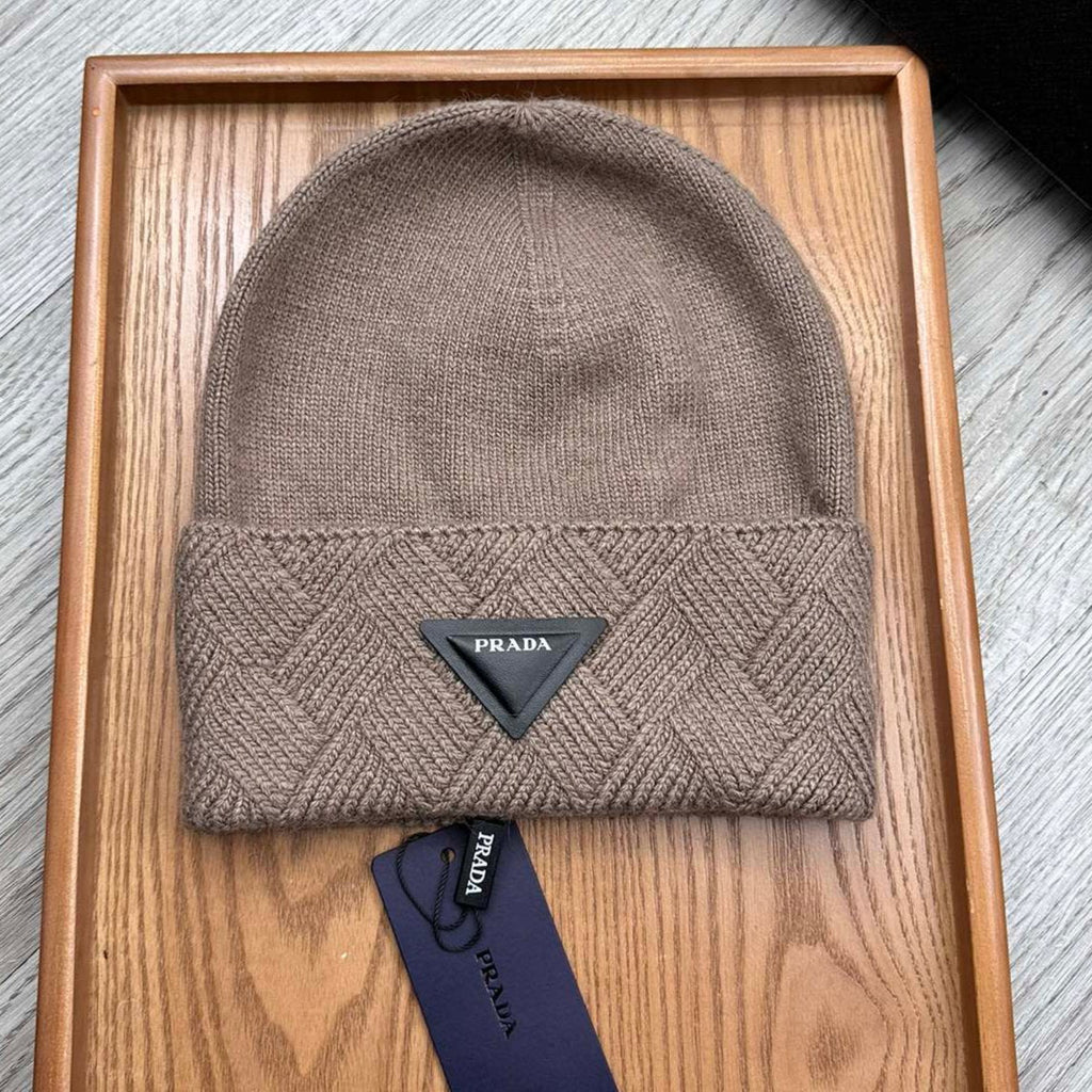 PRADA BEANIE HAT IN MEDIUM BROWN WOOL AND RABBIT FUR 436401