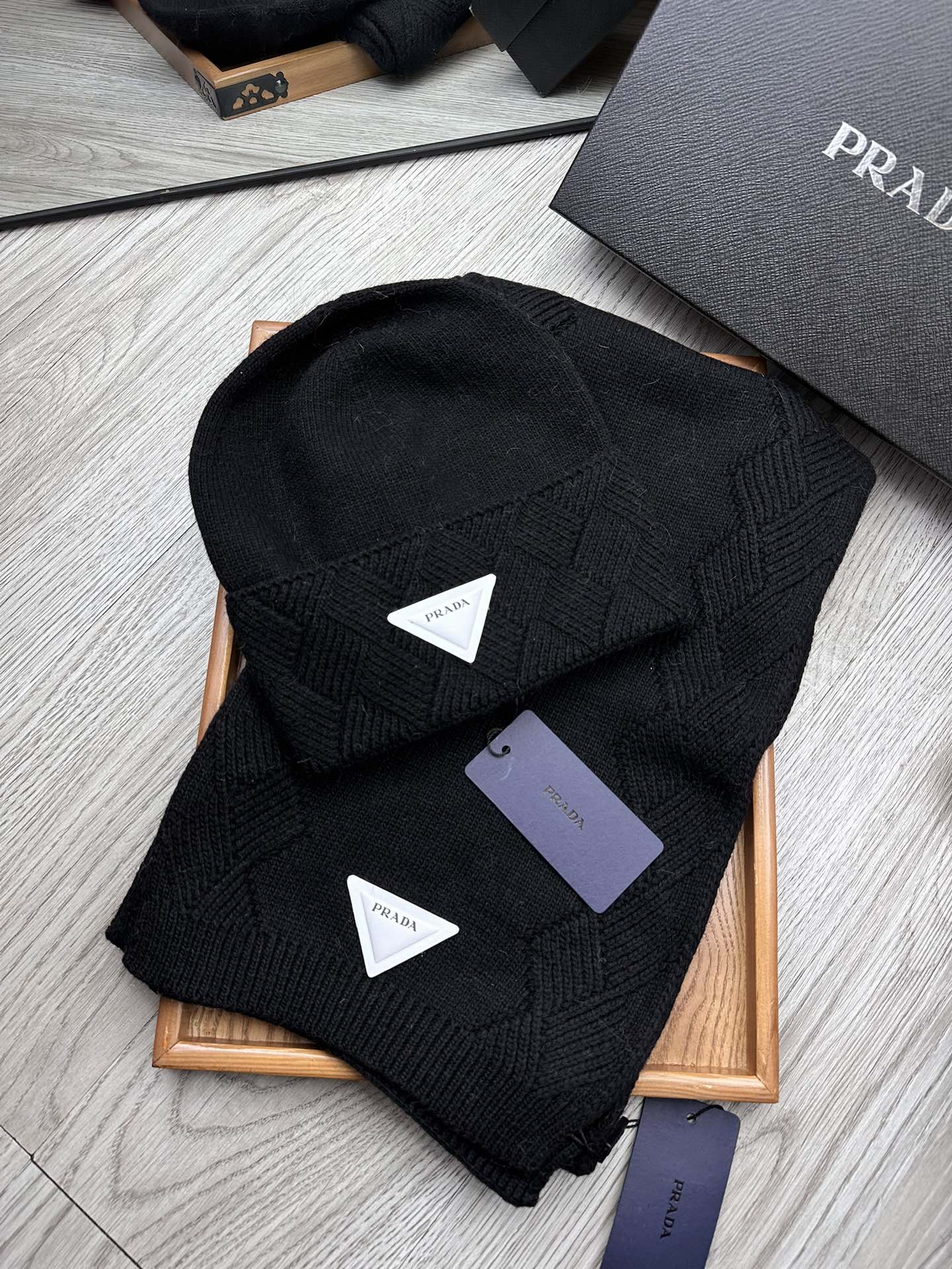 PRADA SET SCARF AND HAT IN BLACK WOOL AND RABBIT FUR 397410