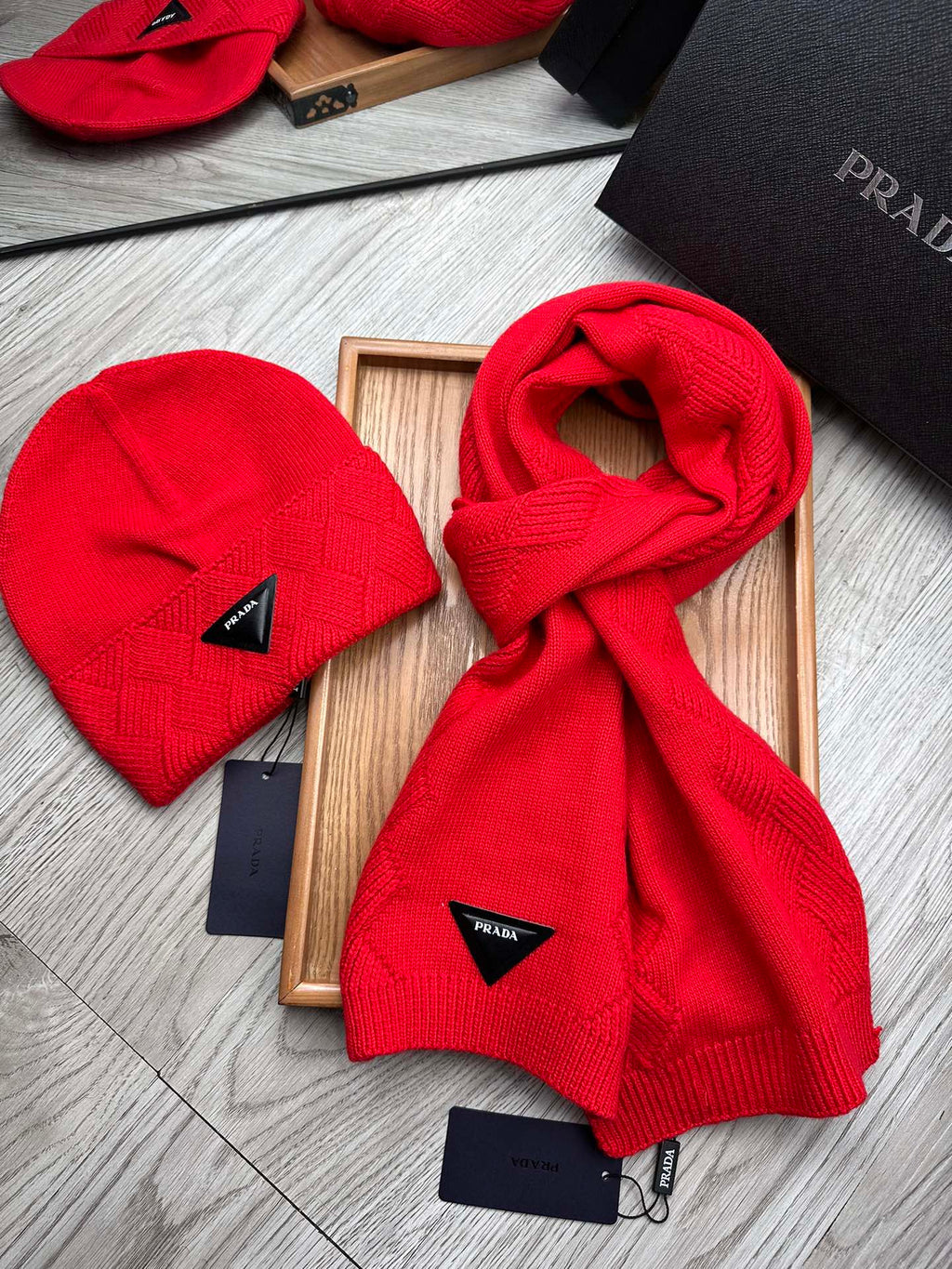 PRADA SET SCARF AND HAT IN CHERRY RED WOOL AND RABBIT FUR 397409