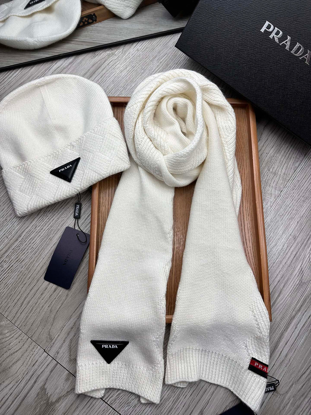 PRADA SET SCARF AND HAT IN WHITE WOOL AND RABBIT FUR 397408