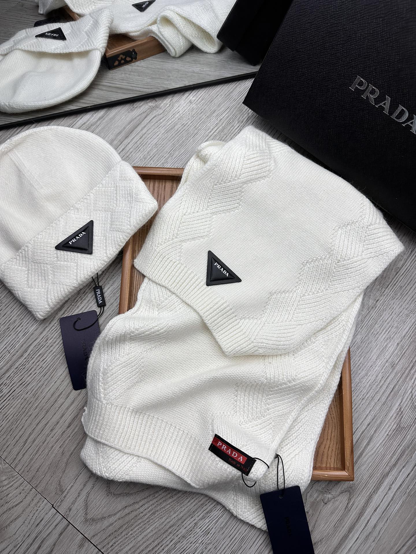 PRADA SET SCARF AND HAT IN WHITE WOOL AND RABBIT FUR 397408