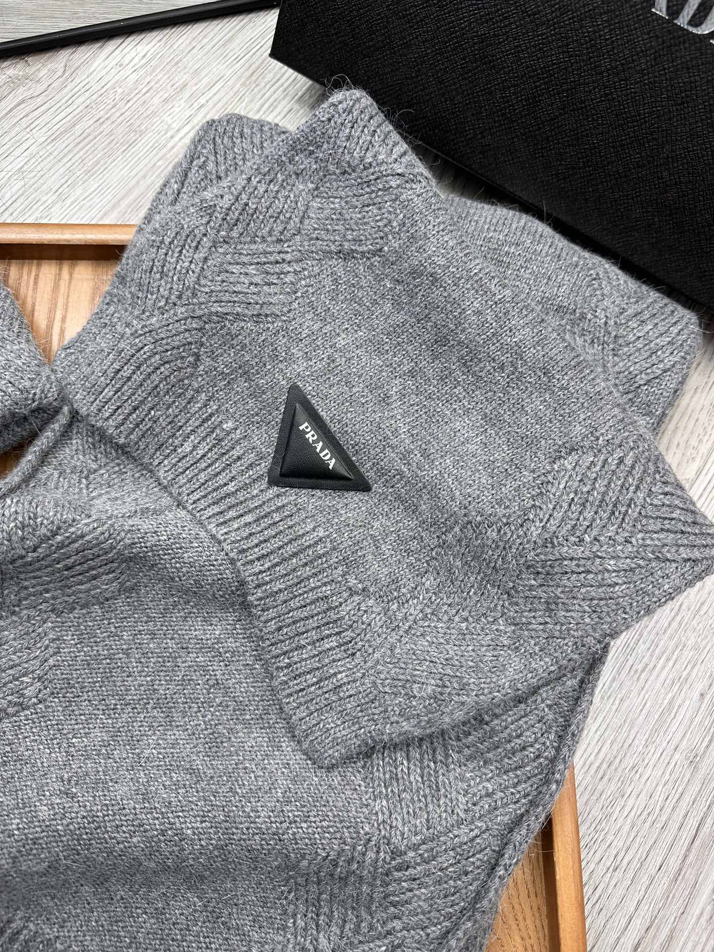 PRADA SET SCARF AND HAT IN RHINO GRAY WOOL AND RABBIT FUR 397407