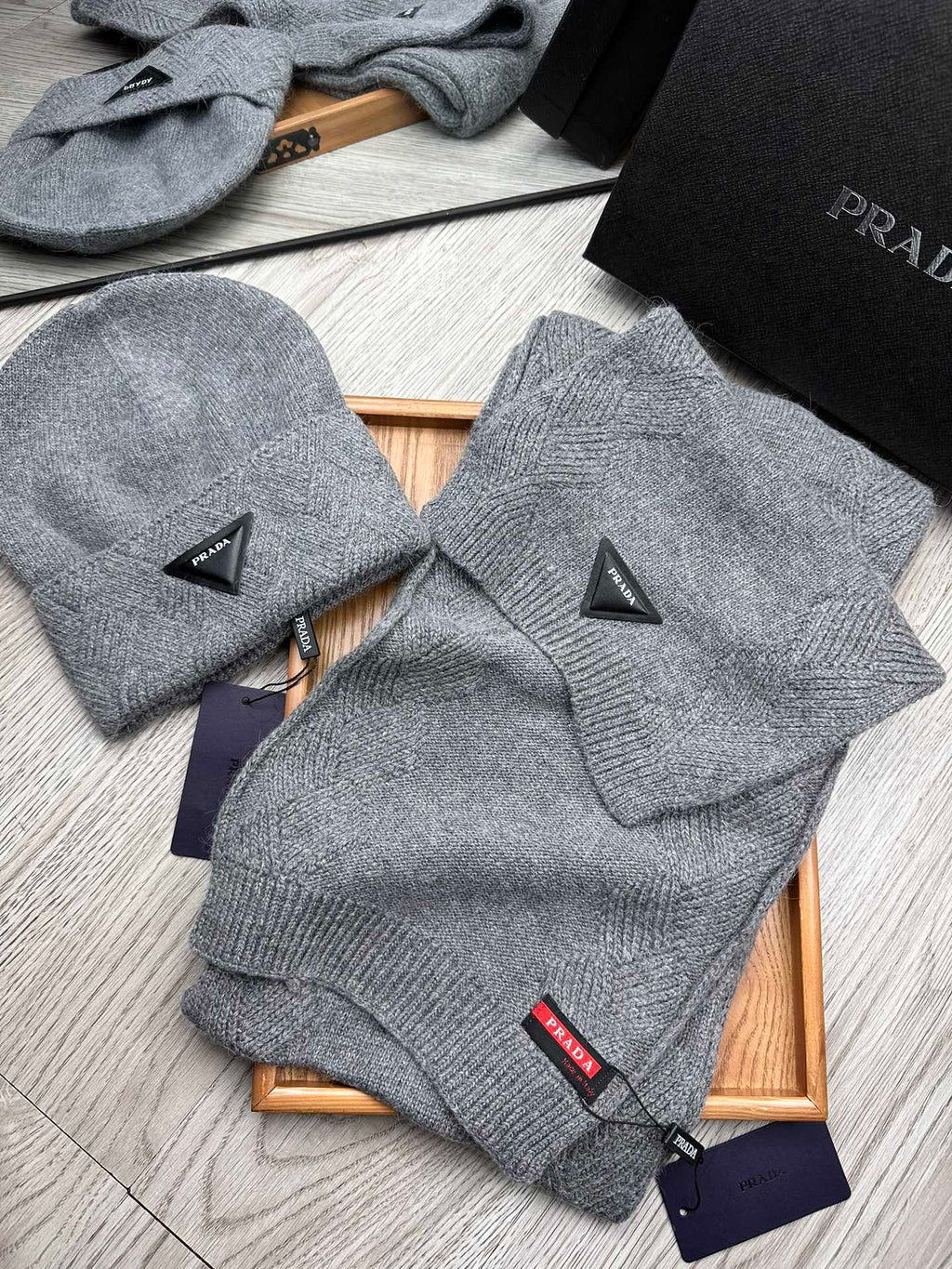 PRADA SET SCARF AND HAT IN RHINO GRAY WOOL AND RABBIT FUR 397407