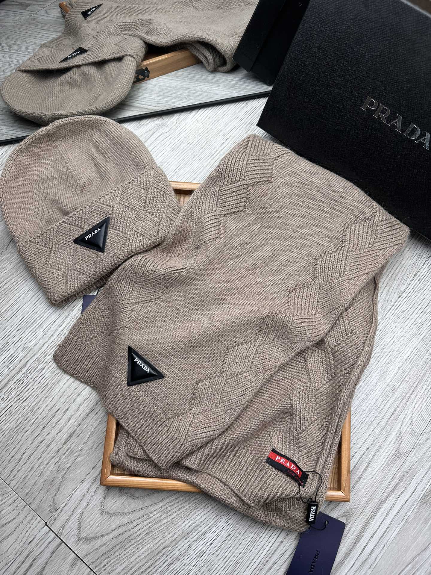 PRADA SET SCARF AND HAT IN MEDIUM BROWN WOOL AND RABBIT FUR 397406
