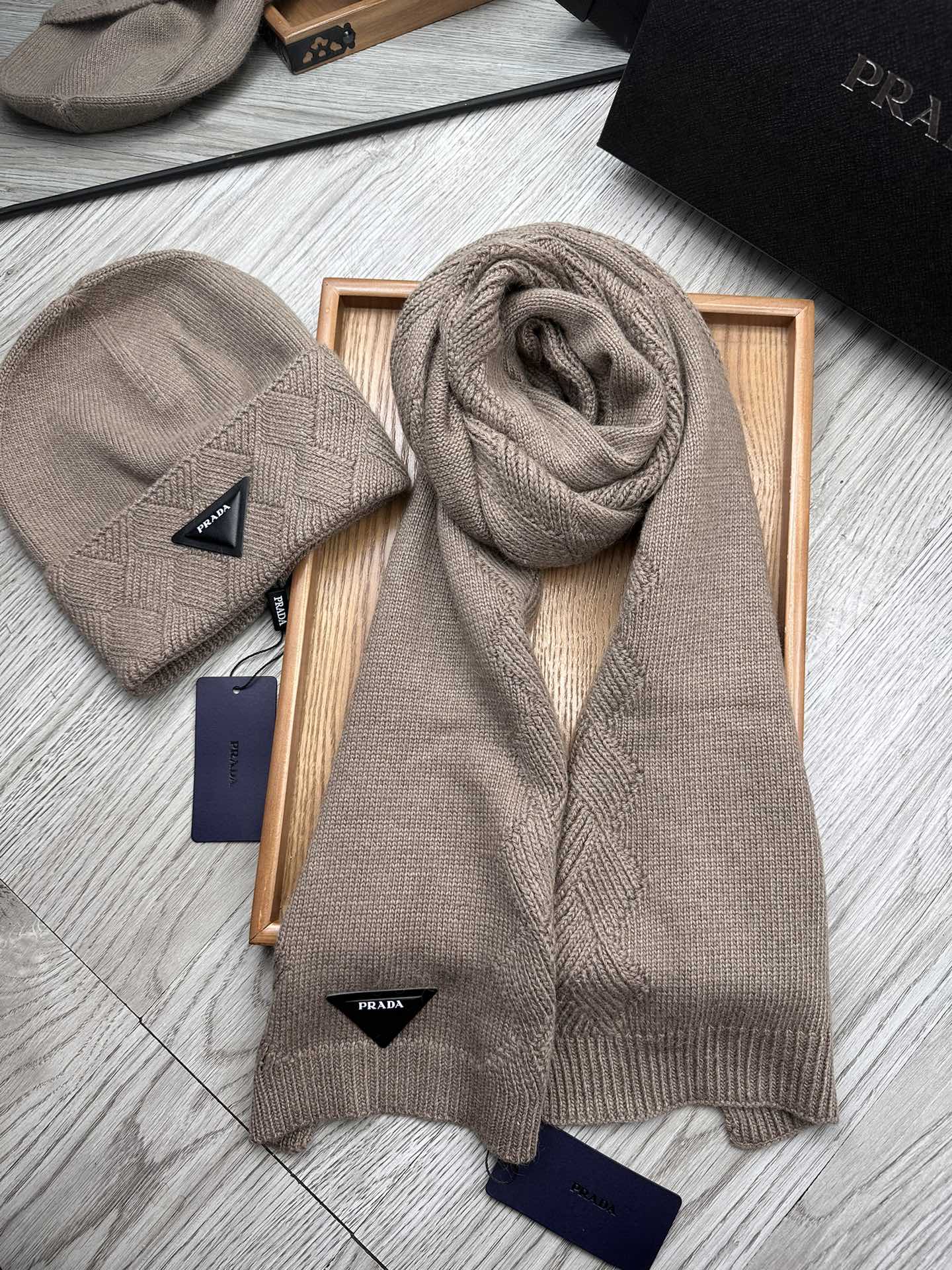 PRADA SET SCARF AND HAT IN MEDIUM BROWN WOOL AND RABBIT FUR 397406