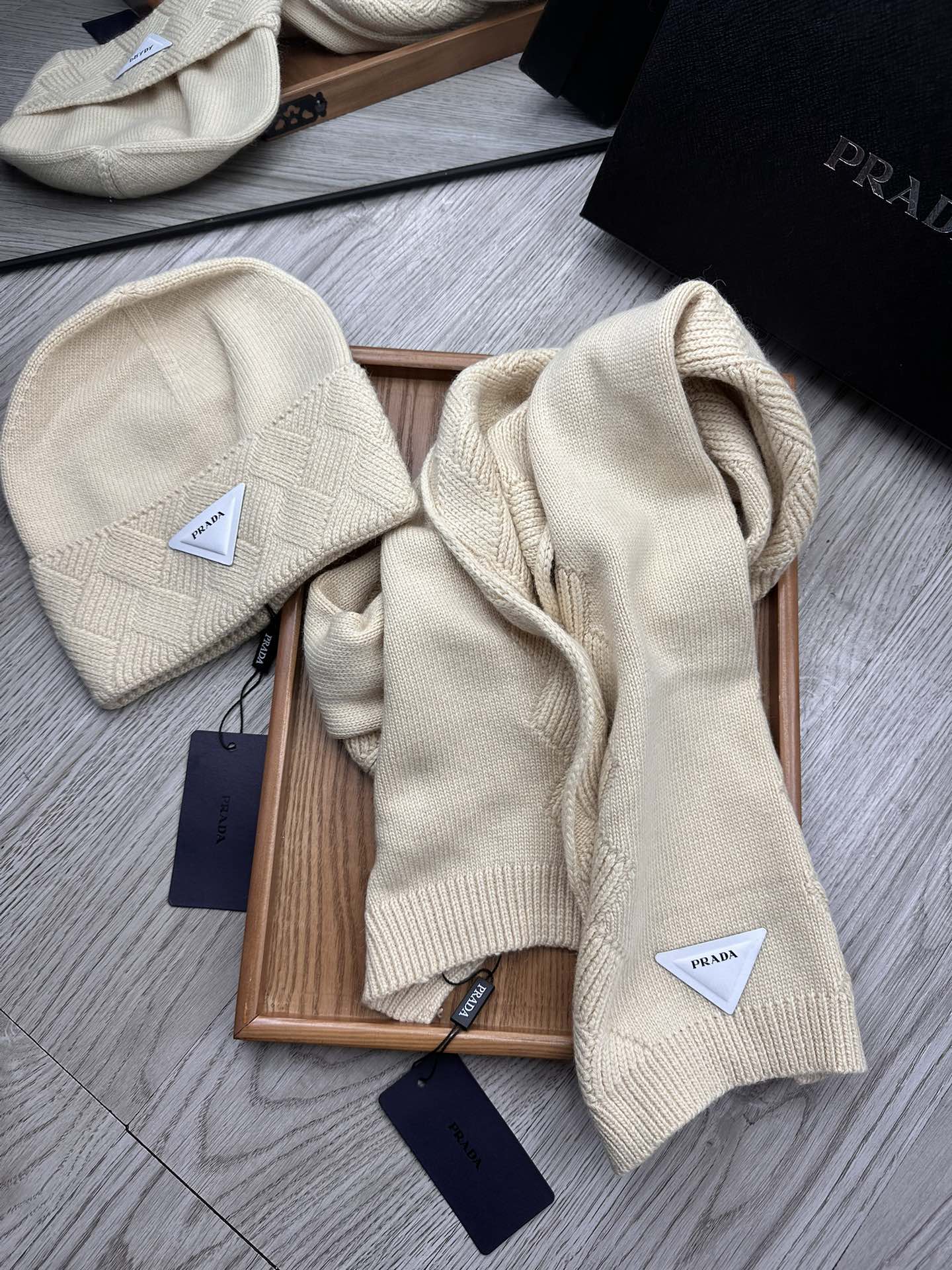 PRADA SET SCARF AND HAT IN BISQUE BEIGE WOOL AND RABBIT FUR 397405