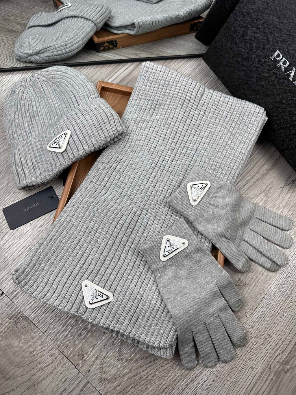 PRADA THREE-PIECES SET IN PALE GRAY WOOL AND ACRYLIC 406556