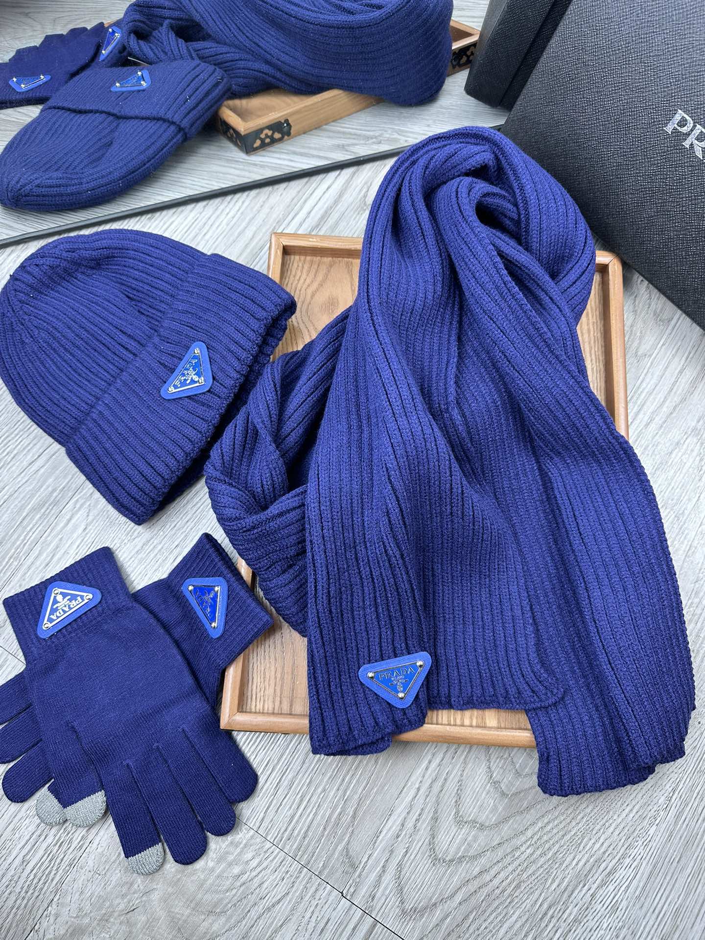 PRADA THREE-PIECES SET IN NAVY BLUE WOOL AND ACRYLIC 406557