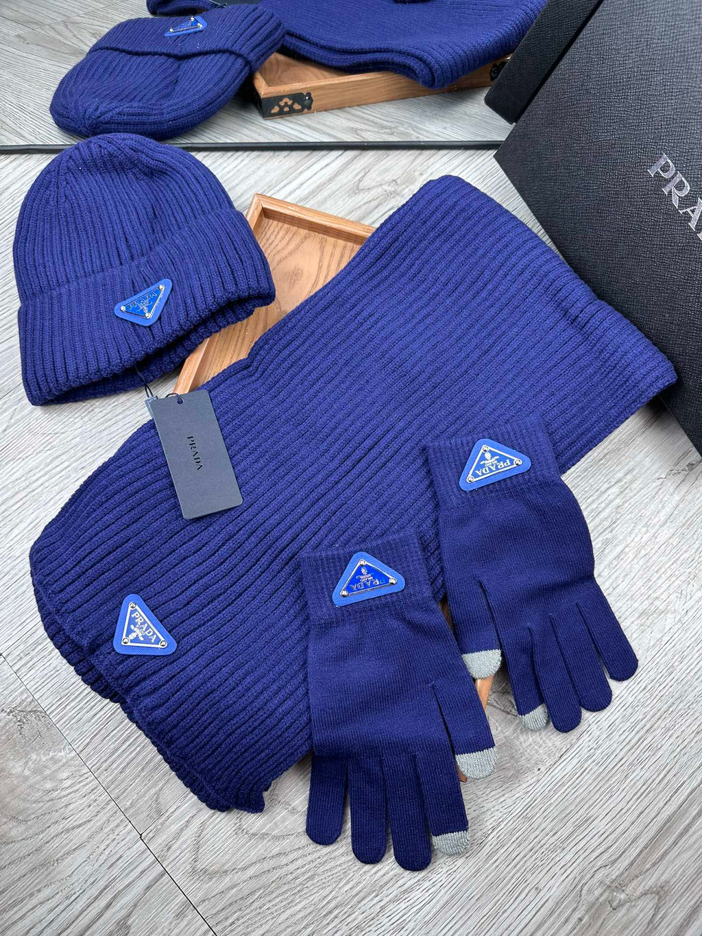 PRADA THREE-PIECES SET IN NAVY BLUE WOOL AND ACRYLIC 406557