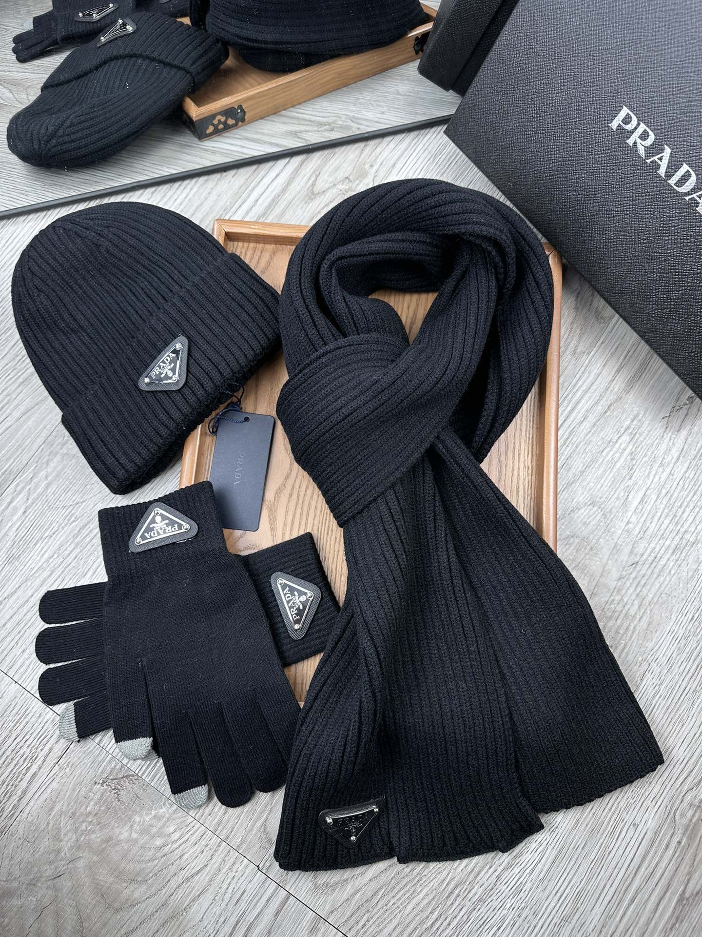 PRADA THREE-PIECES SET IN BLACK WOOL AND ACRYLIC 406558