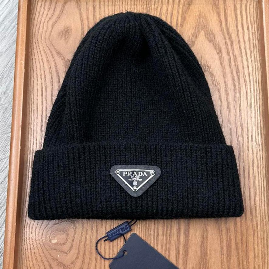 PRADA BEANIE HAT IN BLACK WOOL 332393
