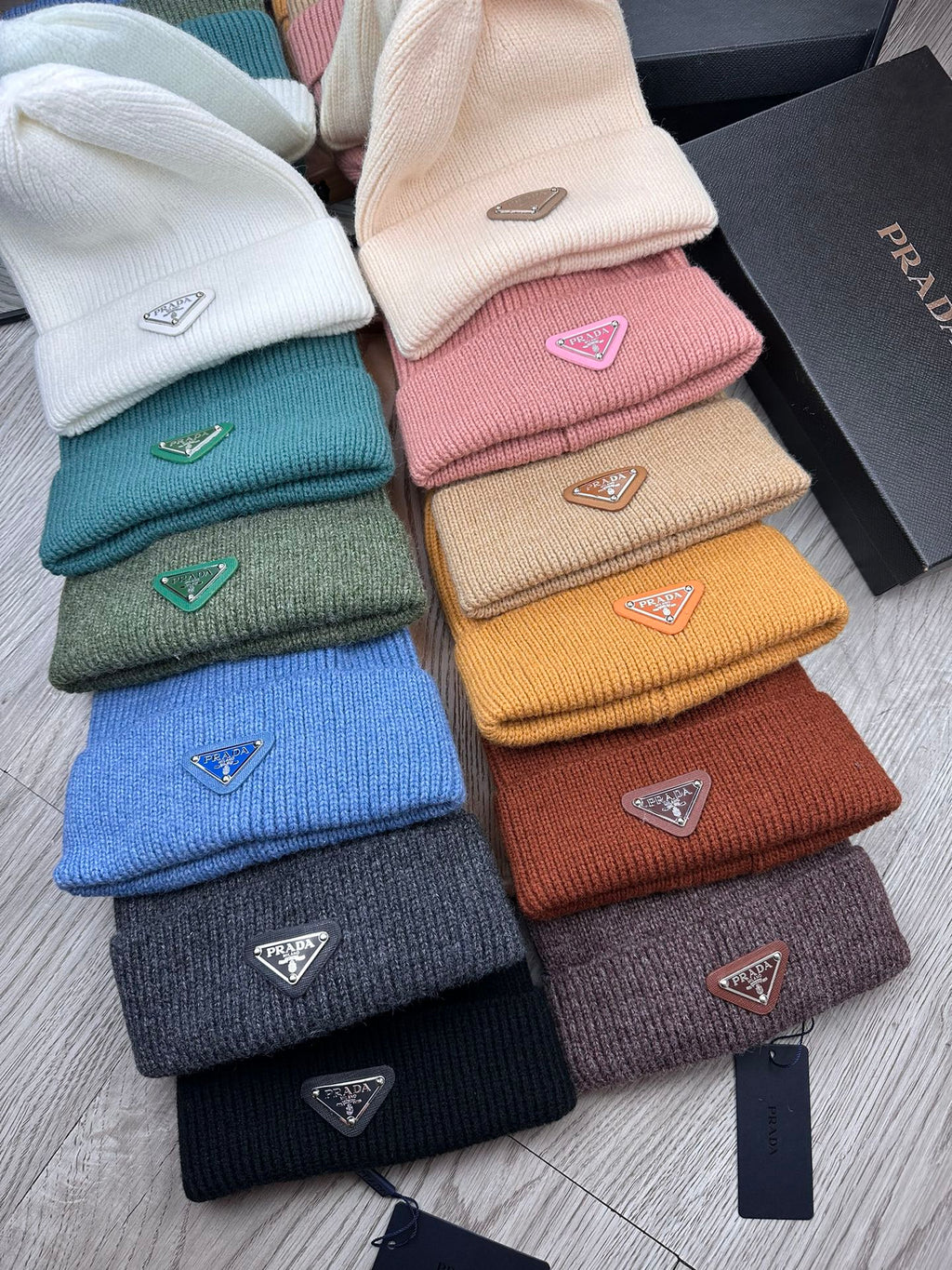 PRADA BEANIE HAT IN ARMY GREEN WOOL 332395