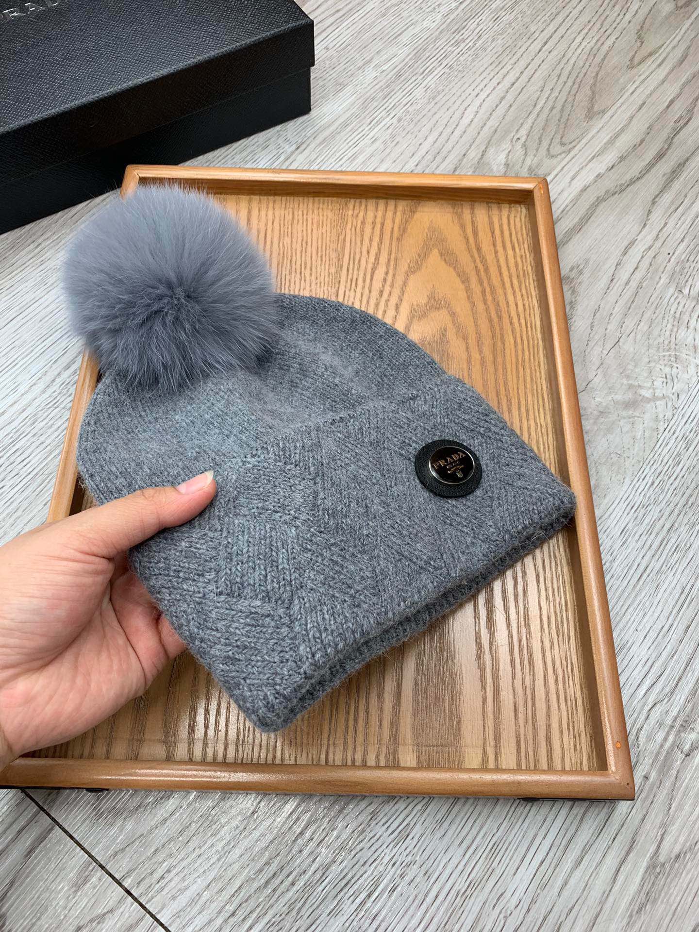 PRADA BEANIE HAT IN SHARK GRAY WOOL AND RABBIT FUR 346719