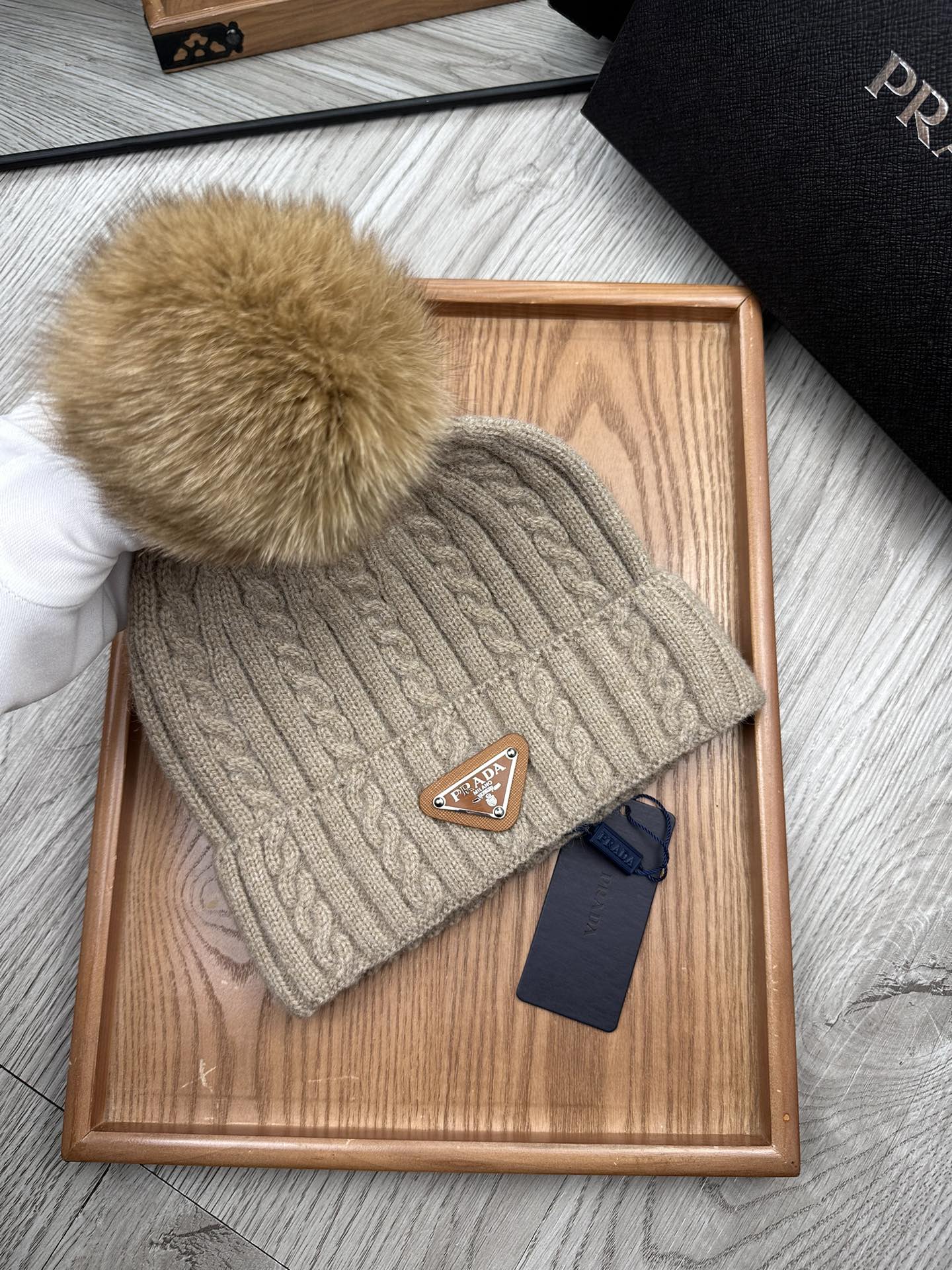 PRADA BEANIE HAT IN CAMEL BROWN WOOL 352367