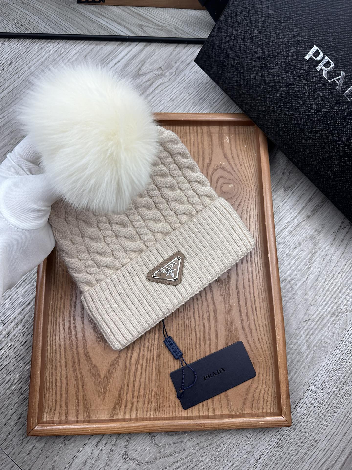 PRADA BEANIE HAT IN PARCHMENT BEIGE WOOL 352377