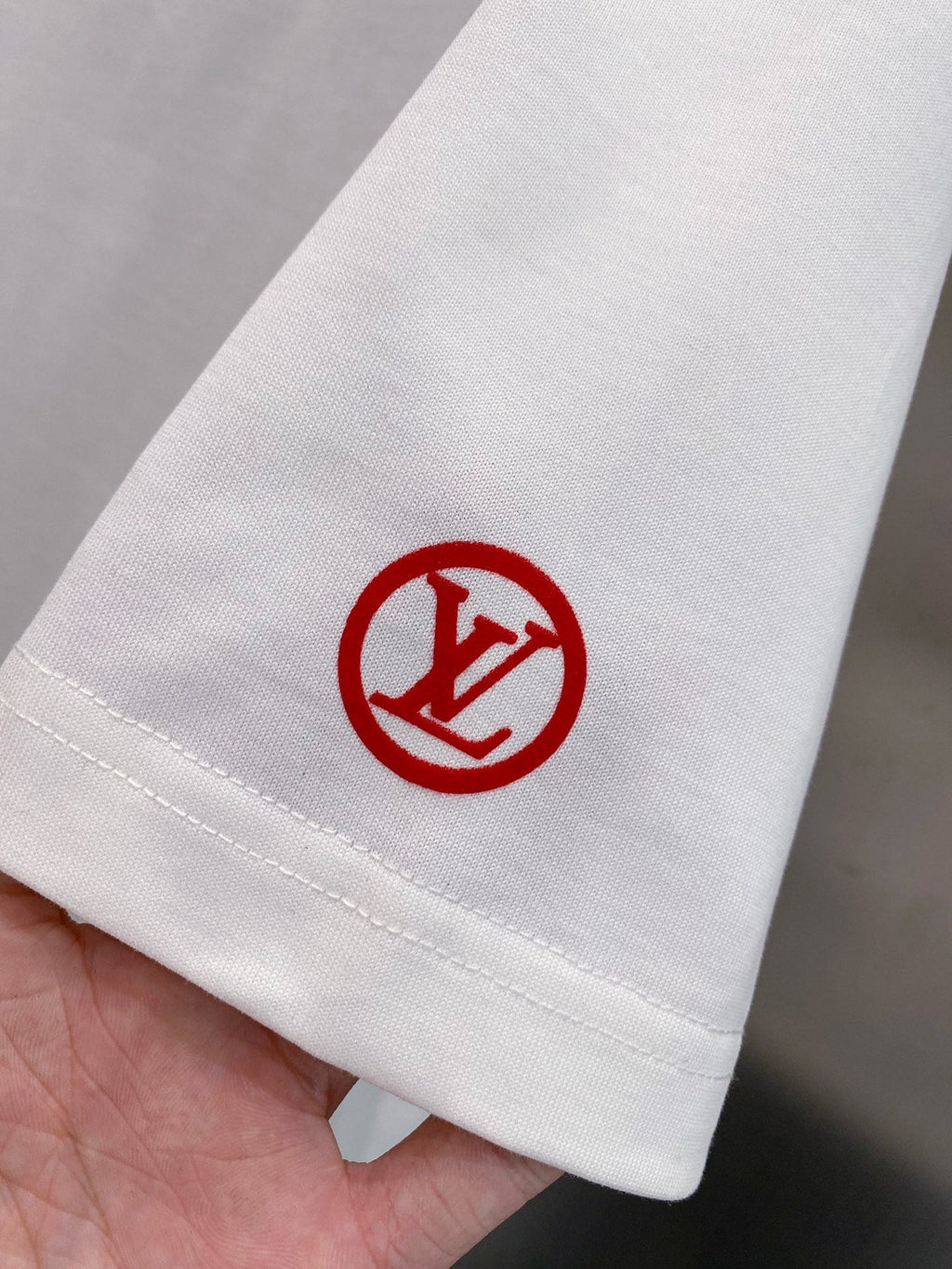 LOUIS VUITTON LV T-SHIRT IN WHITE COTTON RED LOGO 238834