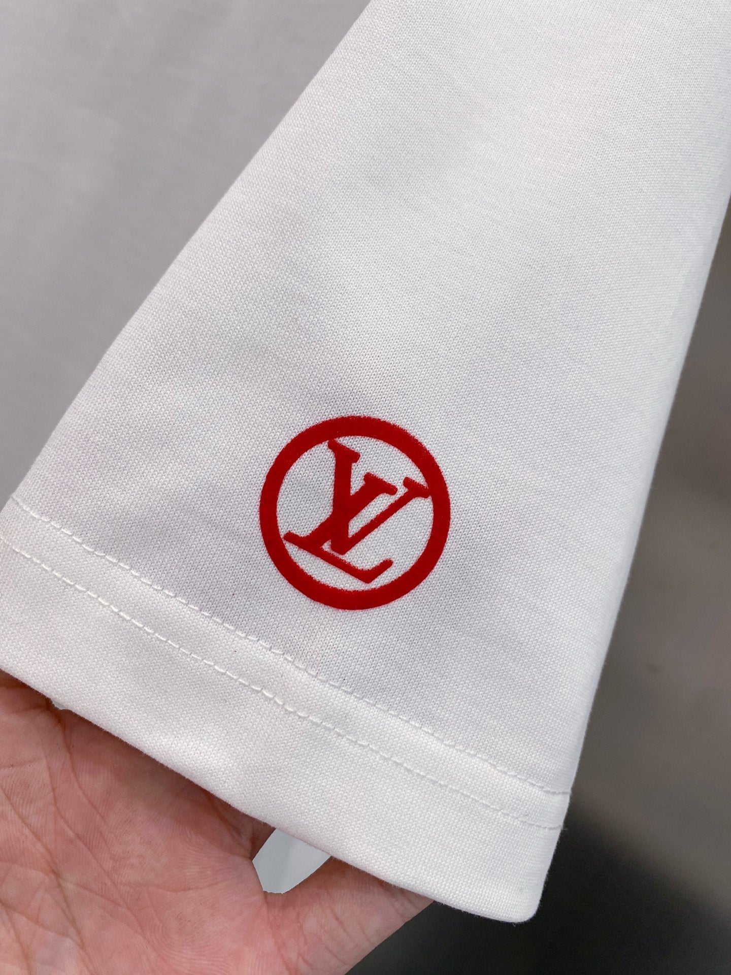 LOUIS VUITTON LV T-SHIRT IN WHITE COTTON RED LOGO 238834