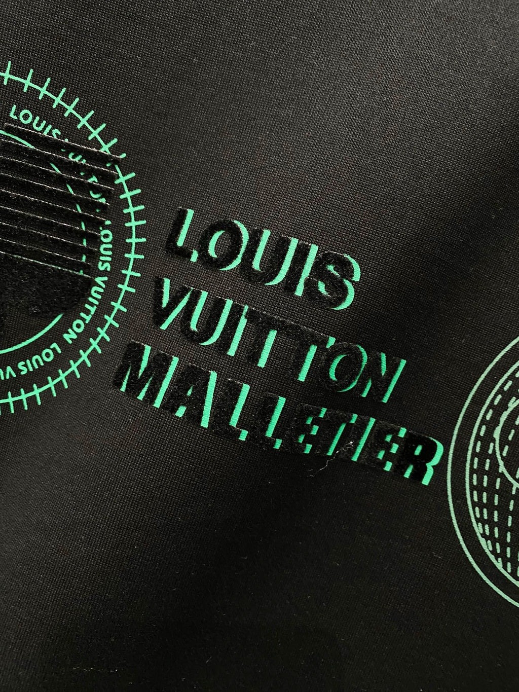 LOUIS VUITTON LV BLACK COTTON T-SHIRT GREEN LOGO PRINT 238842