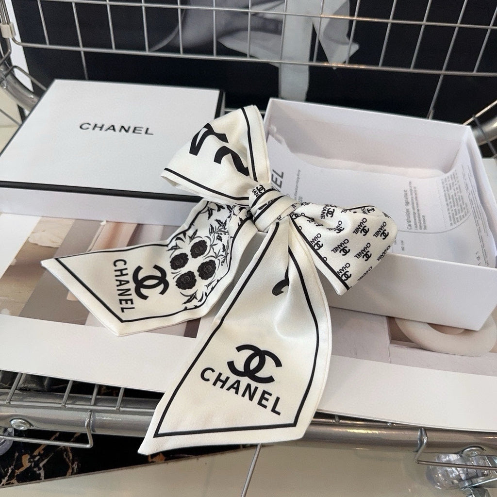 CHANEL WHITE WRINKLED SILK SCRUNCHIE 432868