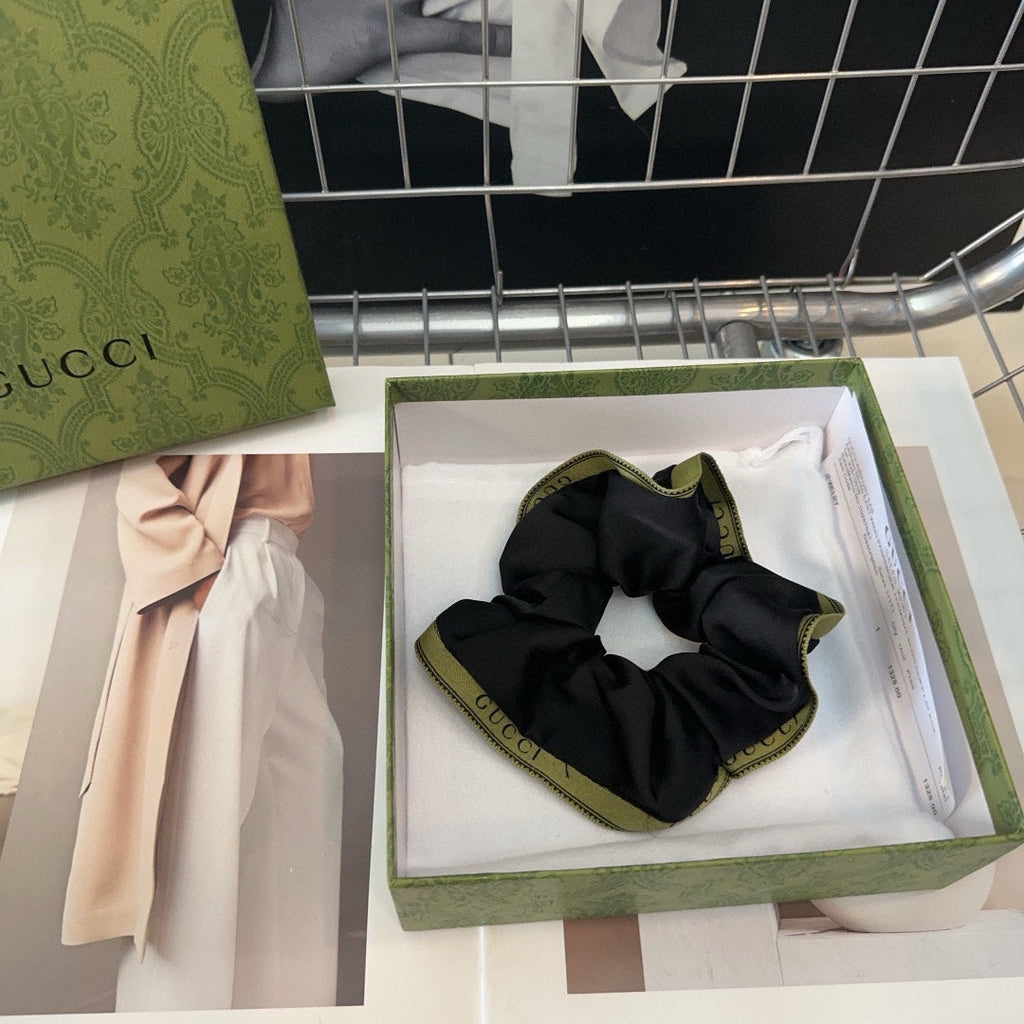 GUCCI SCRUNCHIE IN BLACK AND GREEN TRIM SILK 432904