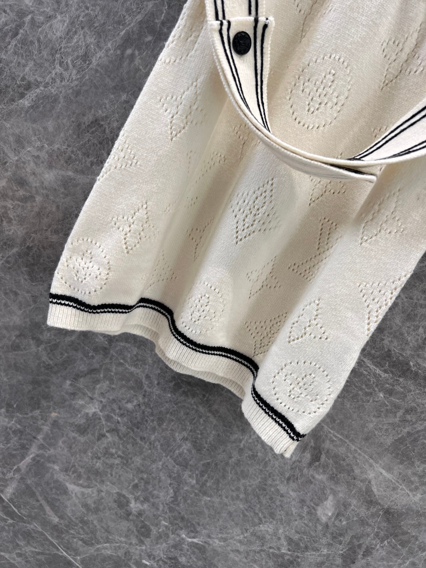 LOUIS VUITTON LV 25 White Monogram Wool