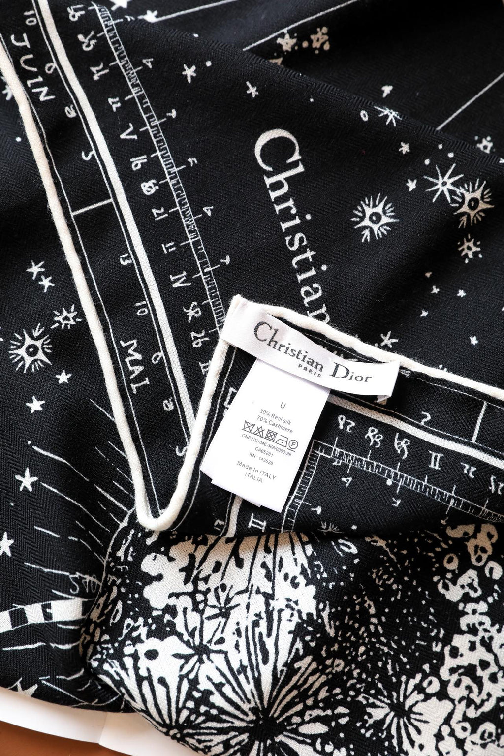 DIOR SQUARE SCARF 140 CM IN BLACK MIX WHITE MONOGRAM SILK 393136