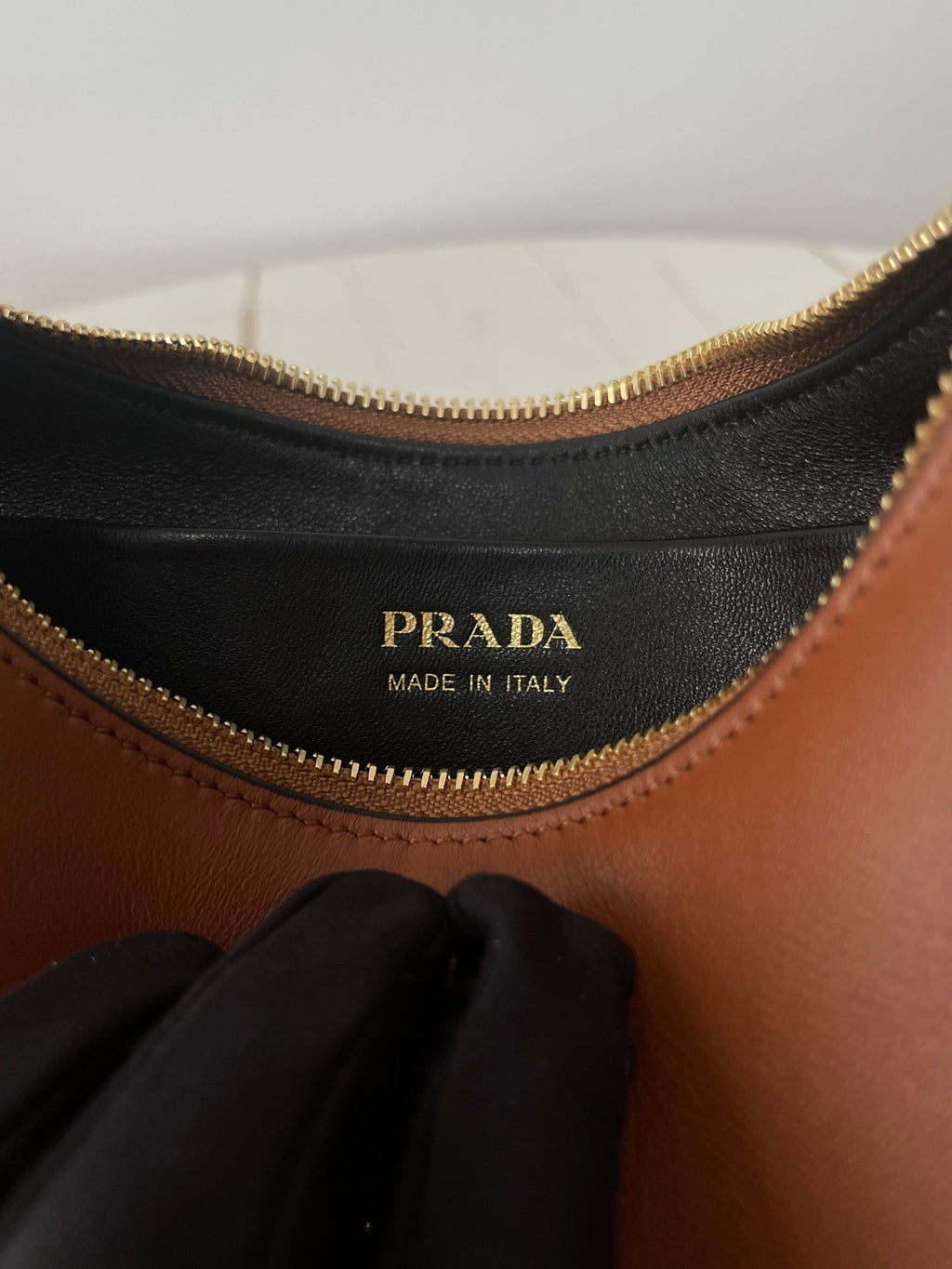 PRADA ARQUÉ 22 SHOULDER BAG IN COGNAC BROWN LEATHER