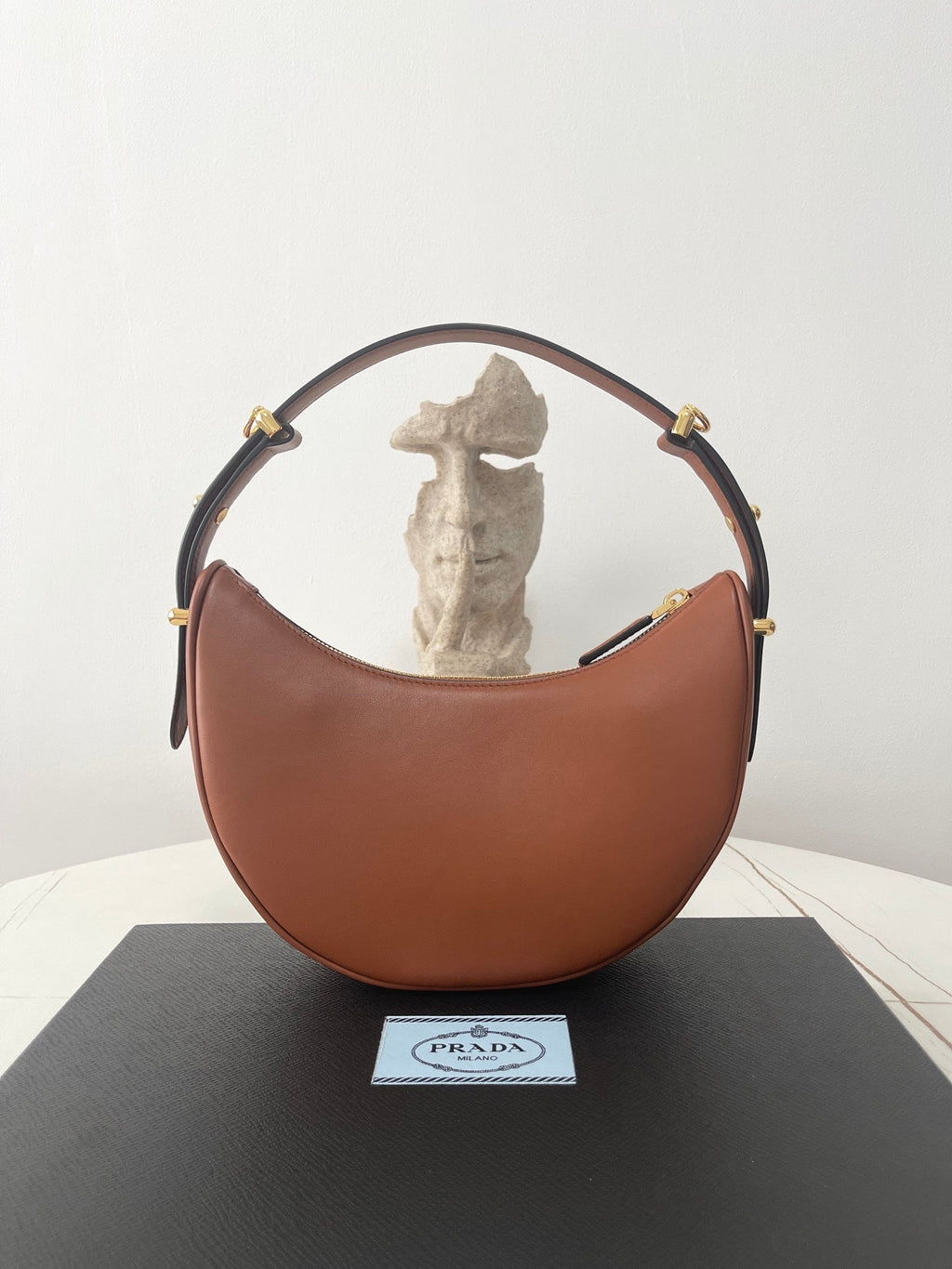 PRADA ARQUÉ 22 SHOULDER BAG IN COGNAC BROWN LEATHER