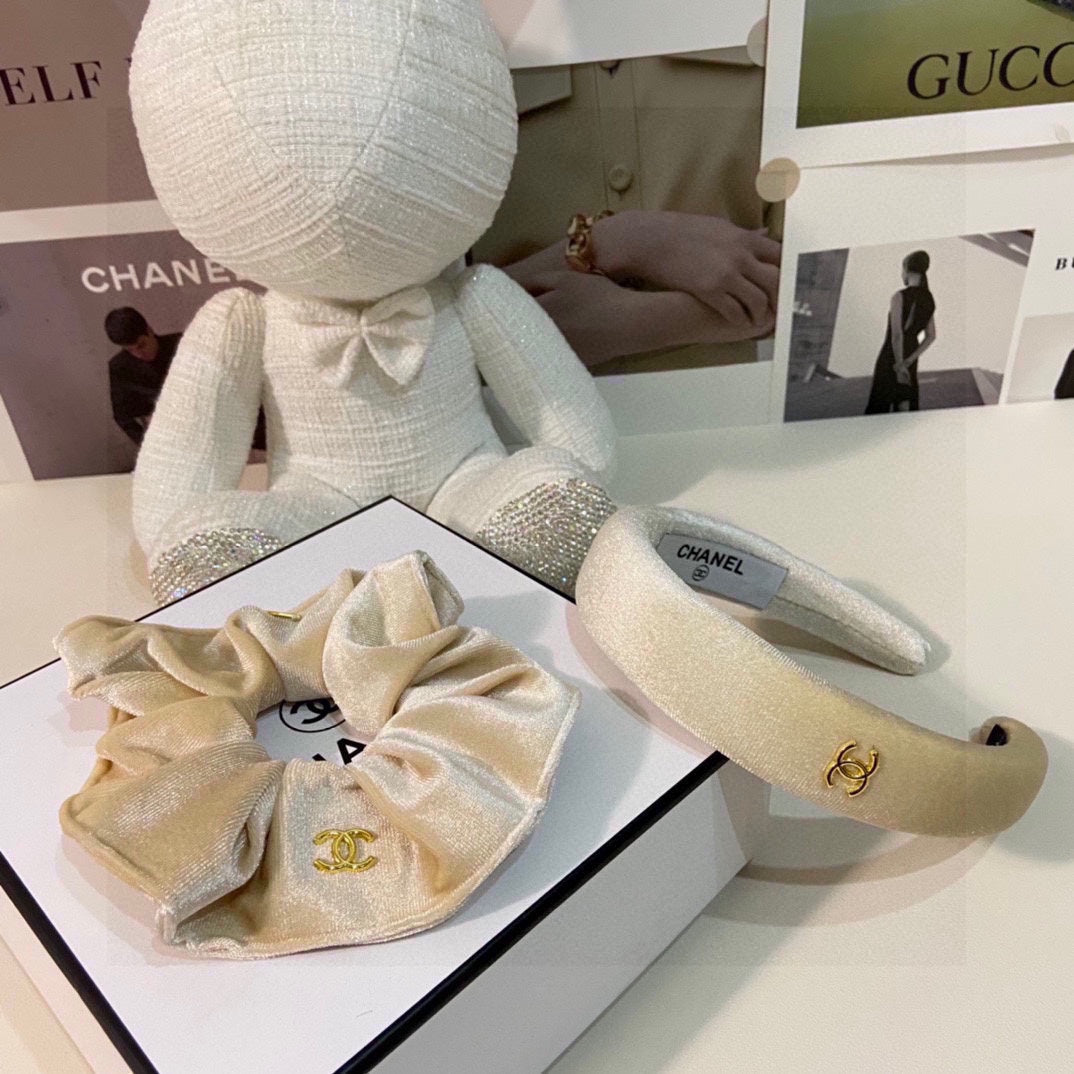 CHANEL WHITE VELVET HAIRBAND 124630