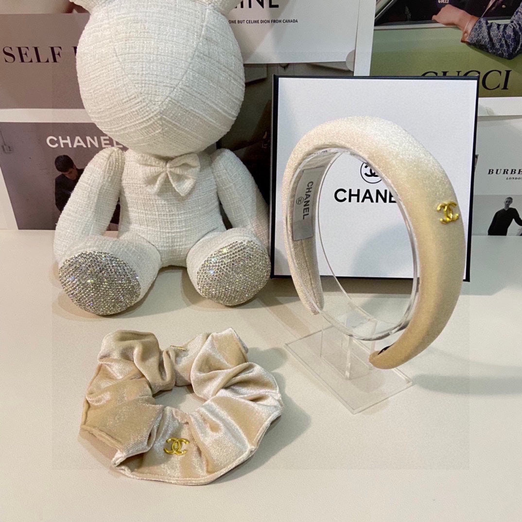 CHANEL WHITE VELVET HAIRBAND 124630