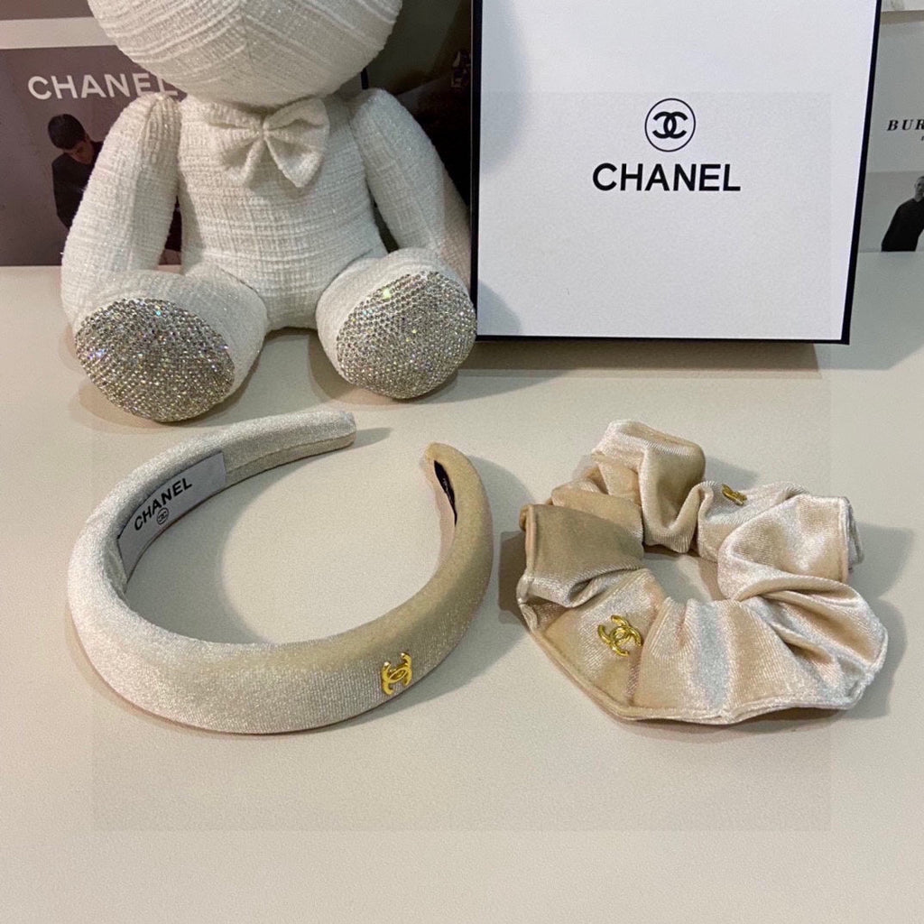CHANEL WHITE VELVET HAIRBAND 124630