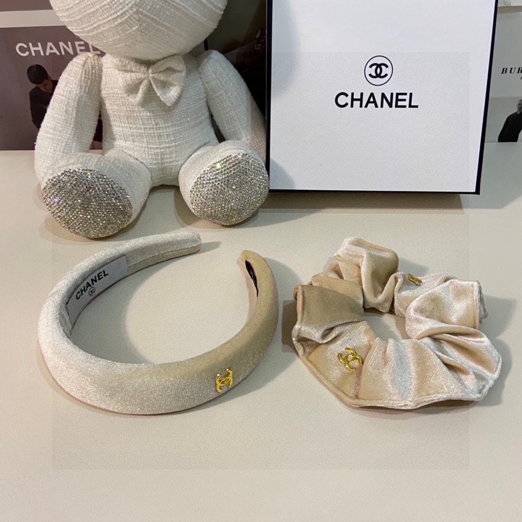CHANEL WHITE VELVET HAIRBAND 124630