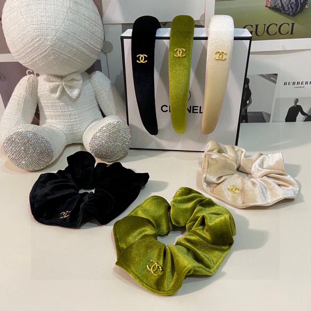CHANEL WHITE VELVET HAIRBAND 124630