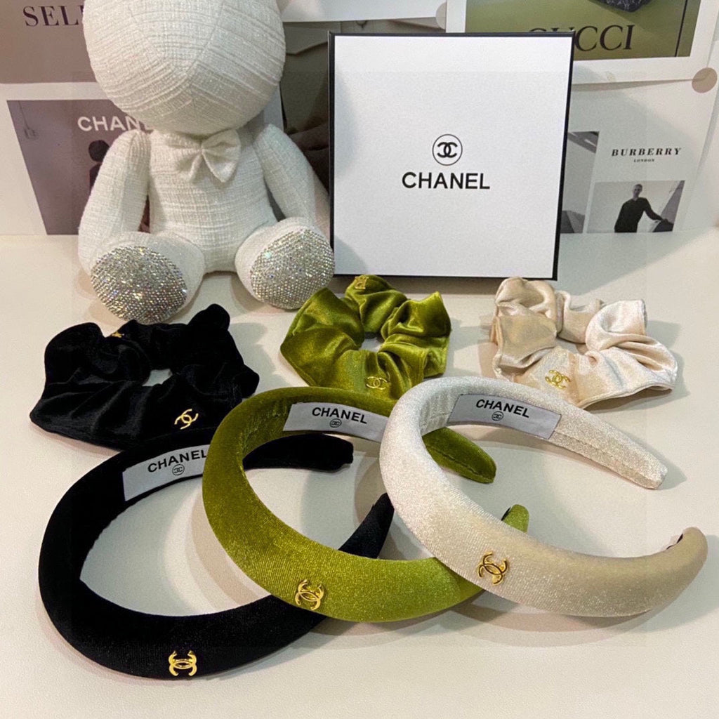 CHANEL WHITE VELVET HAIRBAND 124630
