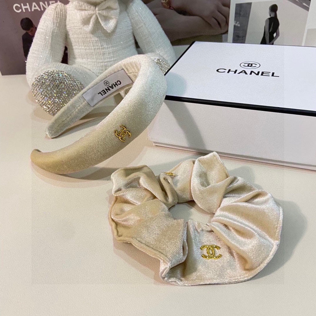 CHANEL WHITE VELVET HAIRBAND 124630