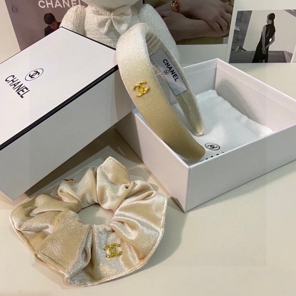 CHANEL WHITE VELVET HAIRBAND 124630