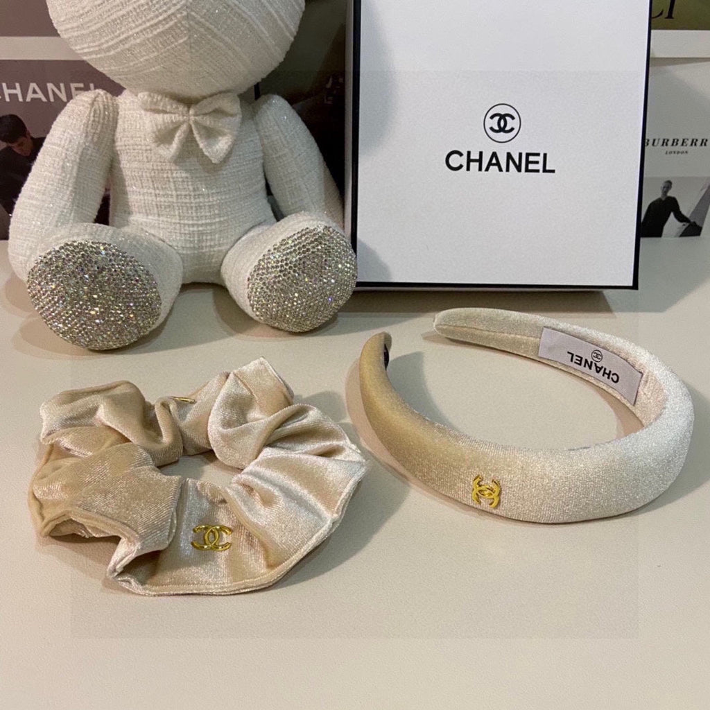 CHANEL WHITE VELVET HAIRBAND 124630