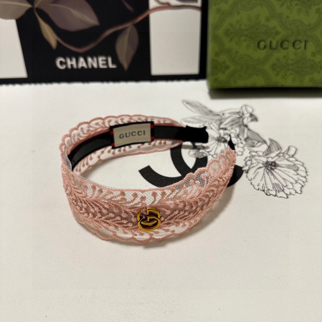 GUCCI HAIRBAND IN LIGHT PINK LACE 295831