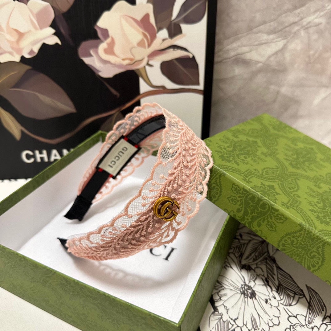 GUCCI HAIRBAND IN LIGHT PINK LACE 295831