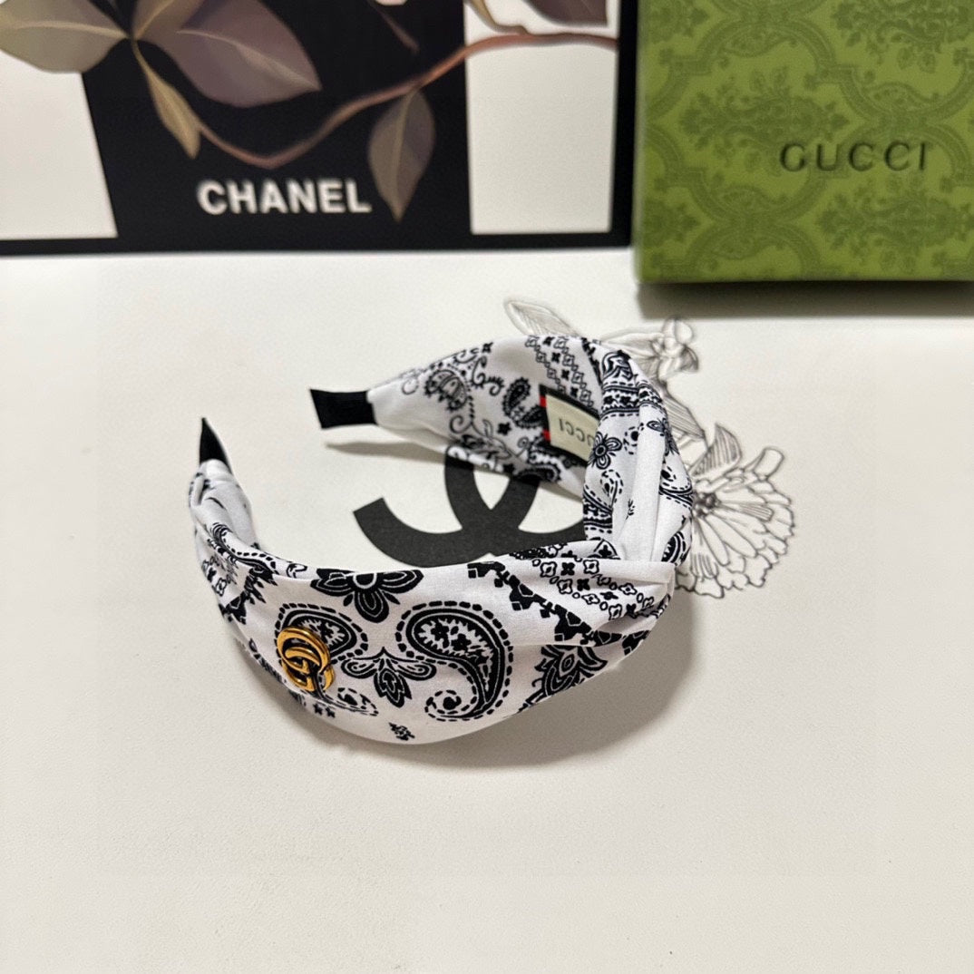 GUCCI HAIRBAND IN WHITE AND BLACK PATTERN FABRIC 299347