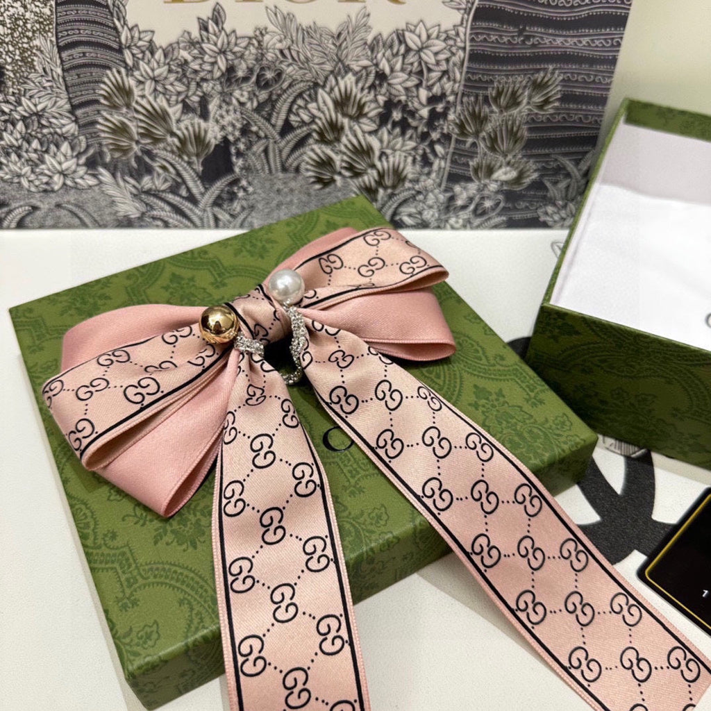 GUCCI RIBBON BOW HAIR CLIP IN BABY PINK RE-NYLON ATTACHED PEARL 358259