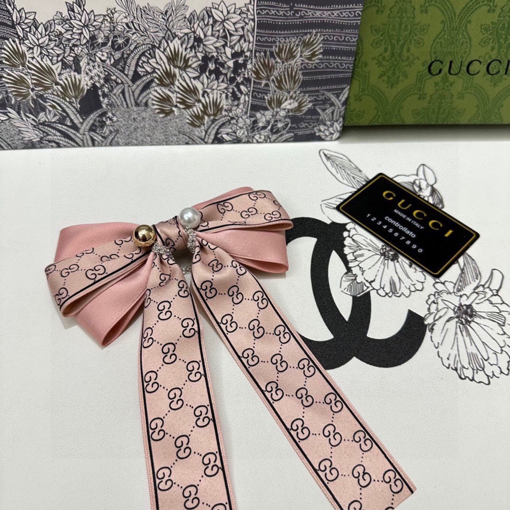 GUCCI RIBBON BOW HAIR CLIP IN BABY PINK RE-NYLON ATTACHED PEARL 358259