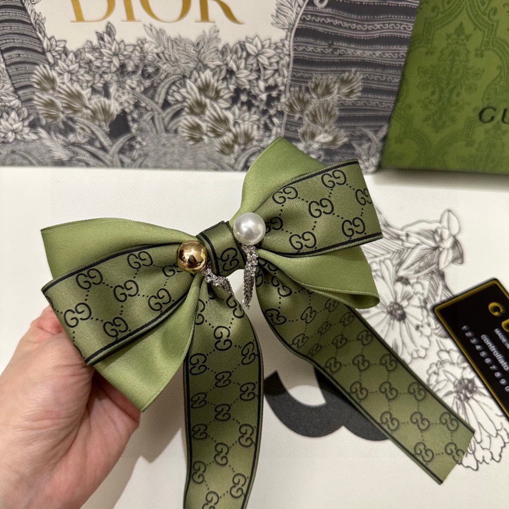 GUCCI RIBBON BOW HAIR CLIP IN OLIVE GREEN RE-NYLON ATTACHED PEARL 358261