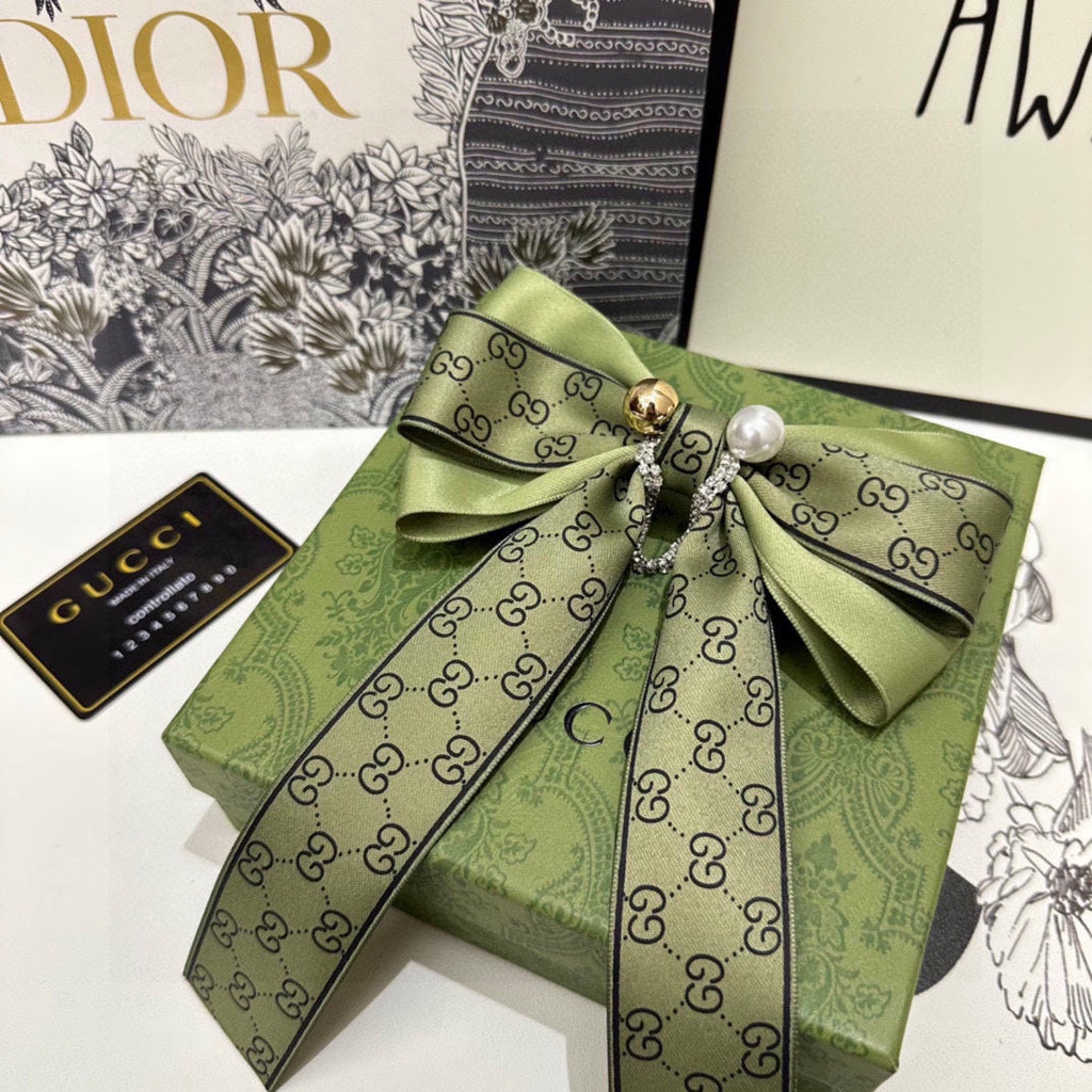 GUCCI RIBBON BOW HAIR CLIP IN OLIVE GREEN RE-NYLON ATTACHED PEARL 358261