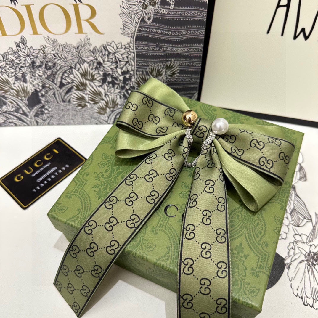 GUCCI RIBBON BOW HAIR CLIP IN OLIVE GREEN RE-NYLON ATTACHED PEARL 358261