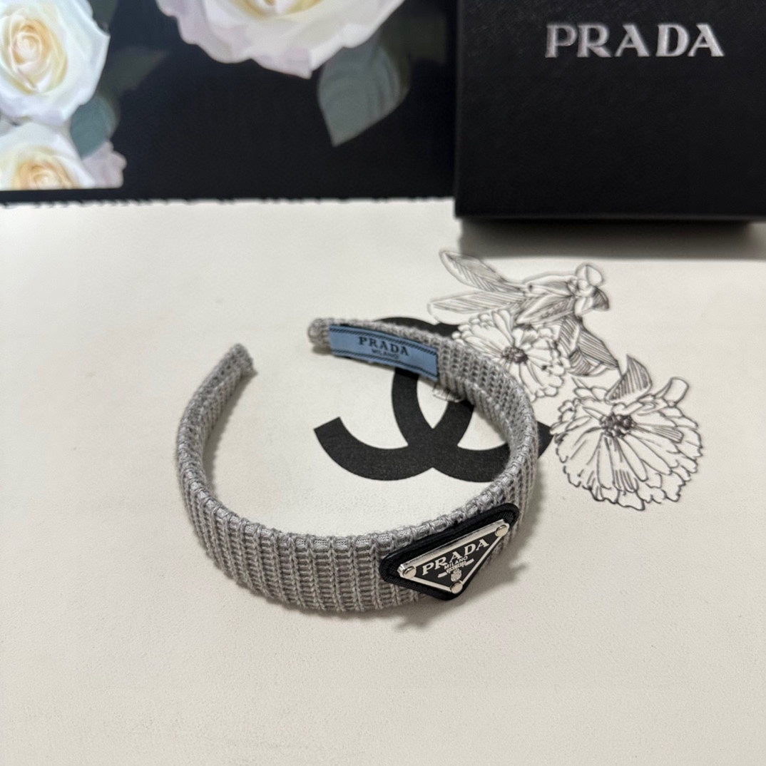PRADA HAIRBAND IN PALE GRAY KNITTED WOOL 381467