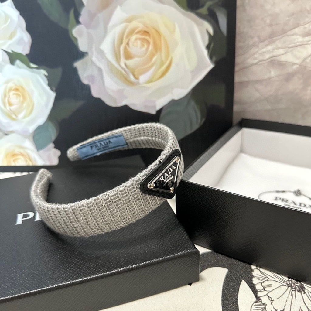 PRADA HAIRBAND IN PALE GRAY KNITTED WOOL 381467