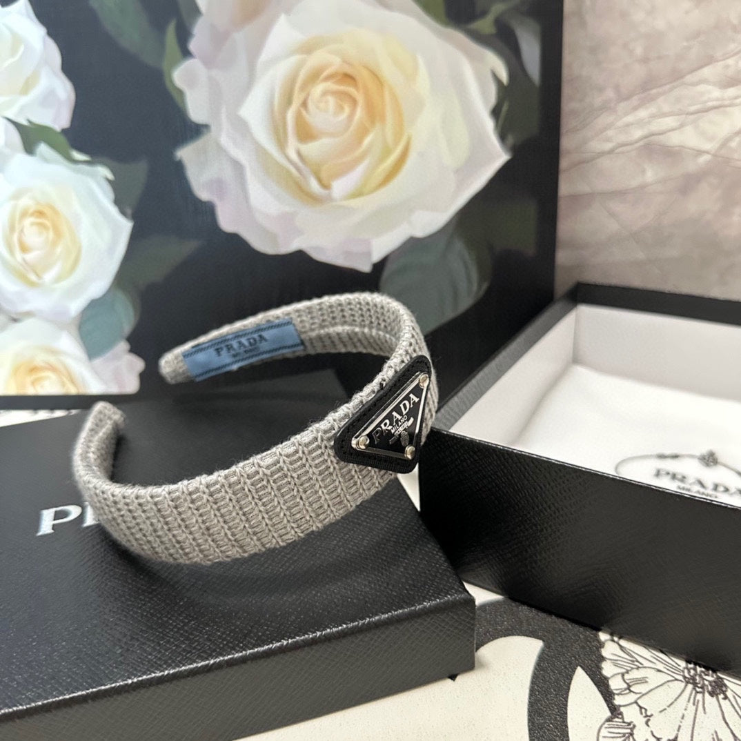 PRADA HAIRBAND IN PALE GRAY KNITTED WOOL 381467